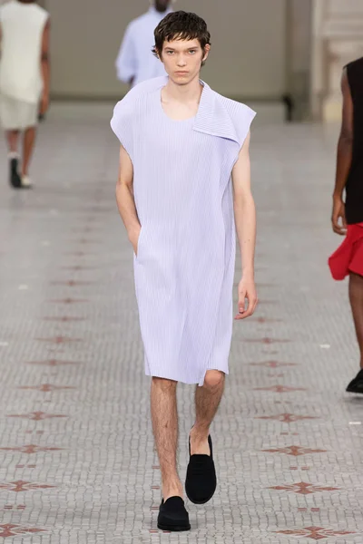 Look 12